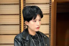 说"享受当下"的人开始期待明天，这大概就是爱情最狡猾的地方。 #当我误入名媛圈#宿命