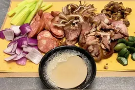 妈妈带着儿子一起擦边？这比小学生用红领巾擦边更令人震惊。视频封面