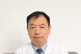 肺癌靶向药价格大跳水，一年能省20万，你信不信？ #肺癌 #靶向药 #科普医生 #医疗健康创作训练营 #抖出健康知识宝藏视频封面