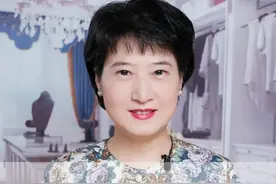 #色彩搭配 #穿搭 #美出高级感 深咖色配什么颜色好看？常用色配色