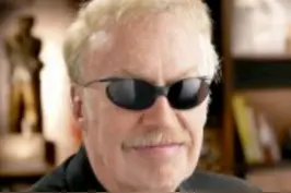 耐克创始人：耐克商标随便找学生做的，只花了35美元视频封面