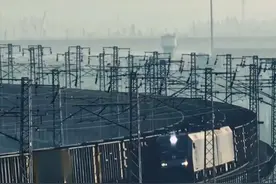 我国最长的火车有多长？#大秦铁路#旅行推荐官#旅行大玩家#吹爆美好目的地#内容启发搜索