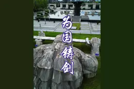 西工大长安校区为国铸剑雕像，俯首横托宝剑，隐姓埋名为国铸剑，看一次震撼一次#西工大雕像#西安航拍#西工大#抖音百分大战