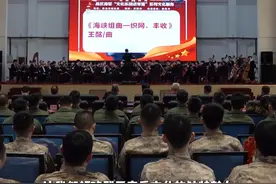 书画与音乐的“盛宴”！北部战区海军组织“文化乐团进军营”活动 #军民共建#文化进军营#青岛交响乐团#书画进军营#军民鱼水情谊深视频封面