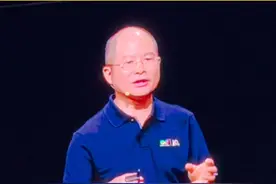 9月18日，在2025华为全联接大会上，华为轮值董事长徐直军发布全球最强算力超节点和集群。 #昇腾 #华为