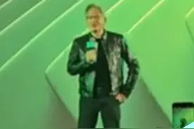 黄仁勋说自己很久没讲中文了，亲切发问深圳员工是否能讲英文。1月16日，黄仁勋现身英伟达深圳年会现场#黄仁勋  #英伟达深圳年会  #英伟达  #年会 #企业文化视频封面