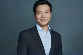 雷军谈即将上市的小米YU7 6月16日下午，雷军在北京亦庄的小米汽车超级工厂，向来访嘉宾介绍即将上市的小米YU7。雷军介绍，小米YU7将在7月份上市，上个月预发布以后，用户的留资量是SU7的三倍，有很多用户都在期待。#雷军谈即将上市的小米YU7（北京日报记者：李路）视频封面