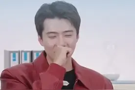 吴世勋刚退伍就演上小品了#吴世勋 #直播 #exo #搞笑 #kpop