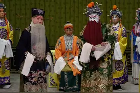 开年大戏《龙凤呈祥》张凯饰乔玄、王瀛政饰孙权，李佳饰吴国太