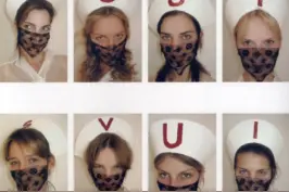 一支来自寂静岭的 #超模 护士团 #模特时刻 听说越是好看的护士小姐姐扎针就越疼？我想说：我不怕疼！#秀场直击视频封面