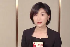 没有机会那就创造机会！#代乐乐  坦言这些年一直都接不到想要演绎的女性角色，为此她决定做制片人给自己创造机会！也正因如此，身为《以美之名》制片人的她如愿拿下了非常丰满和立体的李起一角。#东方卫视以美之名  #东方新娱乐视频封面