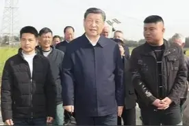 “社会主义是干出来的。”“大家辛苦了！”“五一”国际劳动节之际，重温习近平总书记关心劳动群众、礼赞劳动创造的暖心瞬间。（来源：人民日报）视频封面