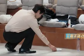 @柯淳  立水瓶小课堂开课啦！想不到技巧派不如@张丹峰  随手一扔～#无限超越班