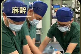 多指宝宝一岁来手术 精力充沛全麻比成年人还能抗#医学科普 #多指 #手术室 #麻醉 #全麻手术