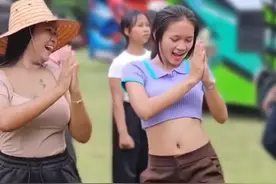 摇摆摇摆#随性摇摆#舞台无处不在#异国风情#爱跳舞爱生活 #九号球衣#水壶妹#跳舞视频封面