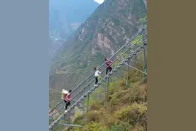 给多少钱你愿意住在这荒凉大山？#公路旅行#内容启发搜索#发现中国之旅#我的山海旅行日记