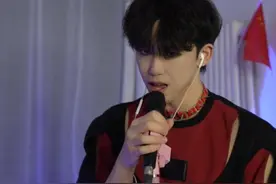 致敬GAGA!《Abracadabra》男大翻唱！ 五月份在新加坡就可以听到现场版的咯！太想见到你#abracadabra #ladygaga #mayhem #辣弟小恶魔