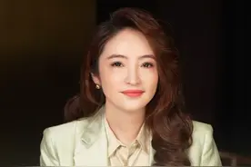 深度解读全球首个脑机接口指导价：有多贵？能进医保吗？普通人要多久才能用上？#脑机接口 #人机共生 #赛博朋克视频封面