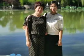 12月12日（报道）河南商丘，女子被抱养37年后 亲生父母给10万块钱女子拒绝认亲，女子磕头还父母的生育之恩！#认亲现场视频封面