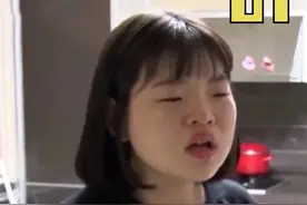 女孩因为长得像爸爸想整容，看到妈妈和哥哥的长相后瞬间理解她了视频封面