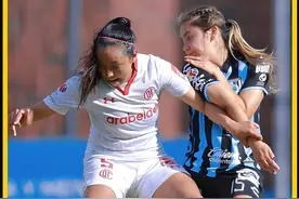 足球赛场搞笑一刻，门将抱球失误，被从背后偷袭成功 #足球 #爱足球爱生活 视频封面