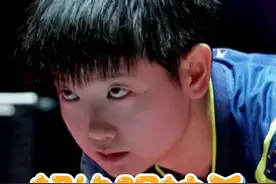 孙颖莎的眼神杀有多绝？莎莎一秒静止，四个人打球三个都不敢动！