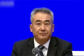 国新办就“育儿补贴”举行新闻发布会，2025年以前出生的婴幼儿能领吗？“2022年1月1日后出生的婴幼儿都能领”#育儿补贴视频封面