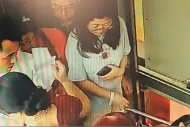 电梯故障转移被困群众，被消防员小心翼翼接过小宝宝的瞬间暖到了！（来源：江西消防）#消防救援 #暖心视频封面