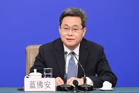 实施债务置换政策 支持地方化解债务风险 为高质量发展蓄势赋能 #2025全国两会  #全国两会  #聚焦两会视频封面