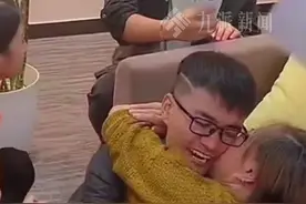 被拐34年郁豹豹认亲一年后与家人决裂（一）：认亲时妈妈曾哭到晕厥，回家这一年感受到了幸福，“妈妈给我做饭端到床前，给我洗衣铺床”。视频封面