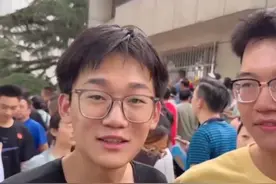 6月9日，山东济南，高考化学考完后，考生还不忘吐槽上午刚结束的物理科目，称考完物理后简直头痛欲裂，希望出题人明年给学弟妹们出得再难一点。