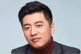 张雪峰宁愿花百万年薪在外面请高管空降，也不愿给7年老员工加薪 #张雪峰 #老板 #打工人 #励志