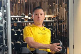 过年你们胖了多少，还在等什么，教你两招甩掉大肚腩！ #健身日常 #节后甩肉大作战 #引体向上 #减肥  #运动