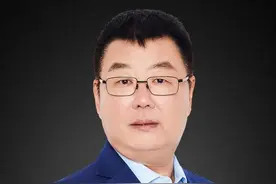 加入会员圈，共同寻找七巨头 在创新成长的科技股中，我们要关注的是在高成长中，从不赚钱逐渐走向赚钱已经看到了赚钱的曙光，但是还没有真正实现利润，这个时候就会有翻番，甚至翻倍，翻数倍的上涨空间，这有许多案例，我们点到为止，我们这个问题还是留到私域空间，因为我现在再讲具体一点，就会受到警告#金岩石 #财经 #经济