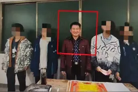 不堪入目！安徽一老师向学生表白，学校介入调查，网友评论两边倒视频封面