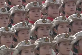 她说，有价值就行！9月3日，民兵方队是首次参加以纪念抗战为主题的阅兵活动，英姿飒爽的女民兵来自当年全国主要抗日根据地，山东姑娘孙婧媚就在其中。家乡父老在电视机前观看阅兵，共享荣光。