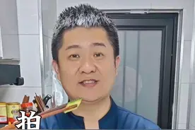 很多人在家做拍黄瓜第一步就做错了，难怪不好，今天分享正确做法 #拍黄瓜 #家常菜 #凉拌菜 #下酒菜 #抖音美食创作人 @抖音短视频