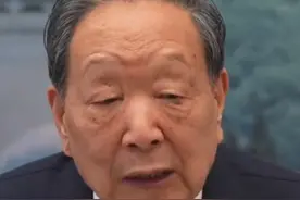 李德仁院士拒绝美德两国邀请毅然回国，引领我国测绘遥感的跨越式发展。他说：“人生最大的乐趣就是当了一名教师，人才的一代一代的培养，是我们国家的希望。”#李德仁获国家最高科学技术奖  #李德仁这些话讲得太有力量了视频封面