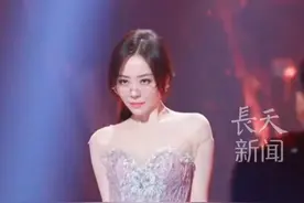 张靓颖与刘宇宁同台演唱《九万字》，眼镜配修身长裙造型被赞，“出道以来最成功的一个妆造”，网友：两位直接摇进了我心里#张靓颖  #刘宇宁   #九万字视频封面