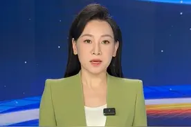 大家觉得这两个录取通知书的设计像不像？算不算抄袭？
