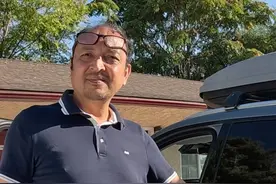 中国绿牌登陆美国，印度老板看到后很眼馋，直言比美国车好多了