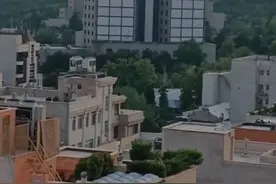 内塔尼亚胡宣称获得德黑兰制空权后，猛烈空袭伊朗国家电视台 据在伊朗的总台记者消息，当地时间6月16日傍晚，以军开始猛烈空袭德黑兰。以军轰炸了德黑兰的伊朗国家电视台大楼，造成电视播出中断。同日，以总理内塔尼亚胡称以控制德黑兰制空权，并威胁德黑兰市民立即撤离。