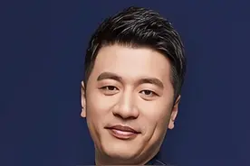 宁愿花百万年薪挖人，也不愿给老员工升职加薪#张雪峰 #综艺 #职场视频封面