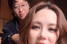 邓紫棋对发型师哥哥真好，每次吃美食都会留给他，大家不用担心浪费食物的问题啦～#邓紫棋  #邓紫棋直播  #邓紫棋吃播  #邓紫棋iamgloria世界巡回演唱会  #邓紫棋巡演日记