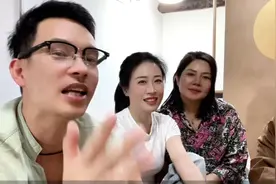 黄仁勋夸赞华为是世界上最强大的科技公司之一，打了谁的脸？视频封面