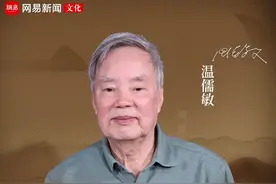 温儒敏：鲁迅先生等当年主张全盘西化 是对是错？ 北大教授 #温儒敏  ：#鲁迅先生  、胡适、钱玄同等人在 #新文化运动  中表现激进，提出诸如“废除汉字”等现在看来很荒唐的一些主张，甚至提出所谓的“全盘西化”。其实他们当年是另有用意，是想撼醒国人的沉睡意识，让大家摆脱专制主义的控制，往现代化迈进。这些人对中国文化的传承是有贡献的，要理解他们的用心。