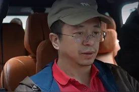 体验问界M9：大家都跟它学零重力座椅概念 #新能源汽车 #抖音汽车  #问界M9  #周鸿祎随手拍 #大咖观察视频封面