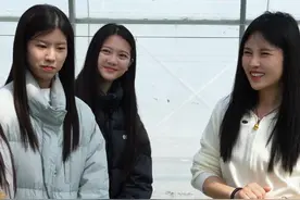 今天来了一群女大学生，来我大棚学习调研 #我的乡村生活 #新农人 #乡村守护人 #好客山东好品山东