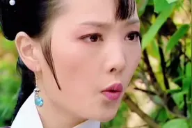 《甄嬛传》“余答应”扮演者直播“炫耀”肇事逃逸   何止是蠢！明星身份并不会成为违法行为的遮羞布 这种不以为耻反以为荣的姿态 难怪网友戏谑“戏里戏外一样蠢”