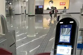 刷闸乘地铁！北京将推一卡通国际卡BEIJING PASS视频封面